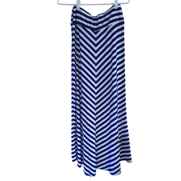 Skirt - Picture 1 of 2